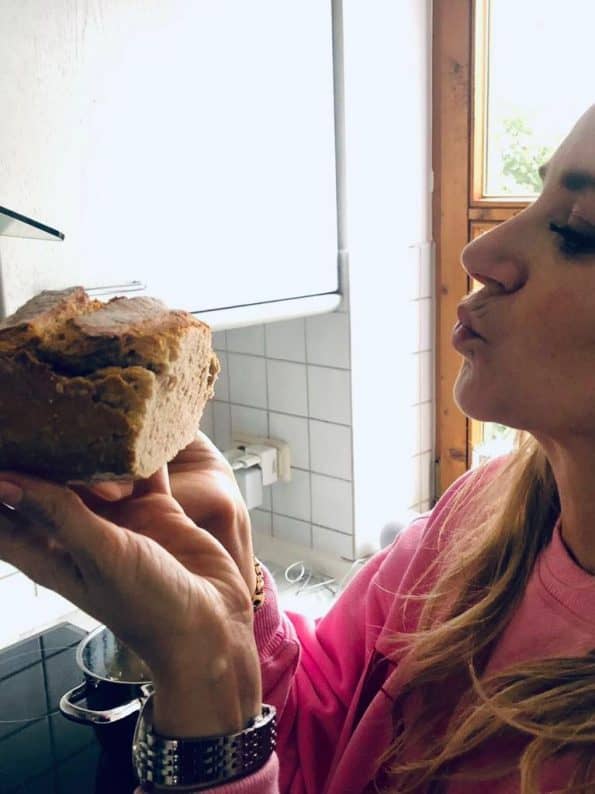 You are currently viewing Brot selber backen & warum das glücklich macht | Sauerteigbrot | Einfaches & schnelles Rezept
